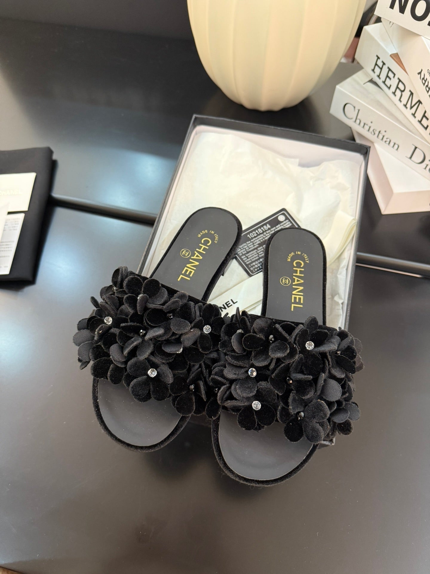 CHANEL FLAT MULE 15 MM IN BLACK VELVET