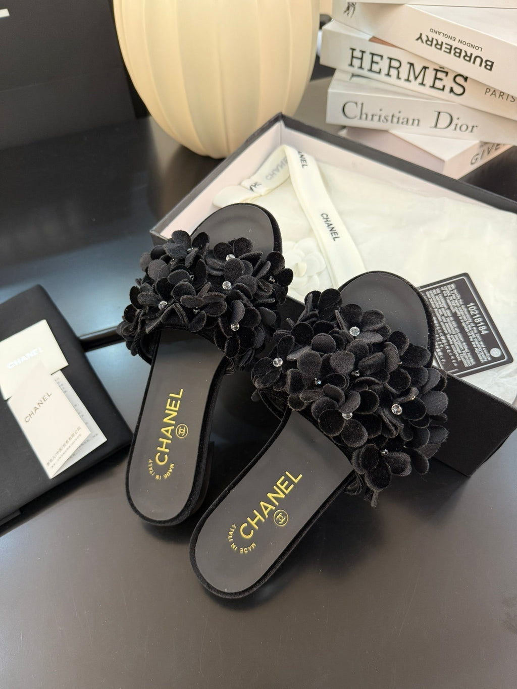 CHANEL FLAT MULE 15 MM IN BLACK VELVET