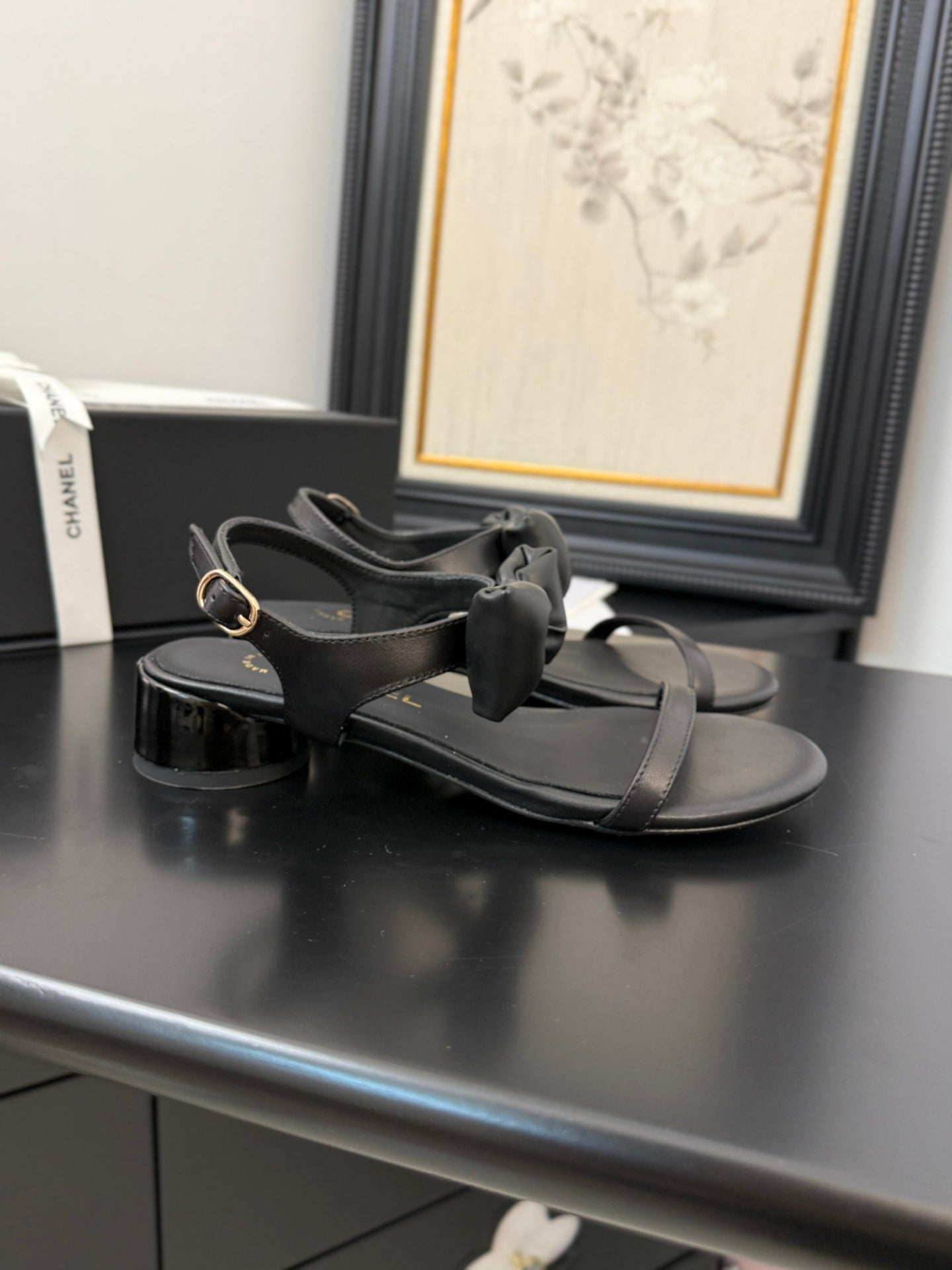 CHANEL FLAT SANDALS 5 MM IN BLACK CALFSKIN