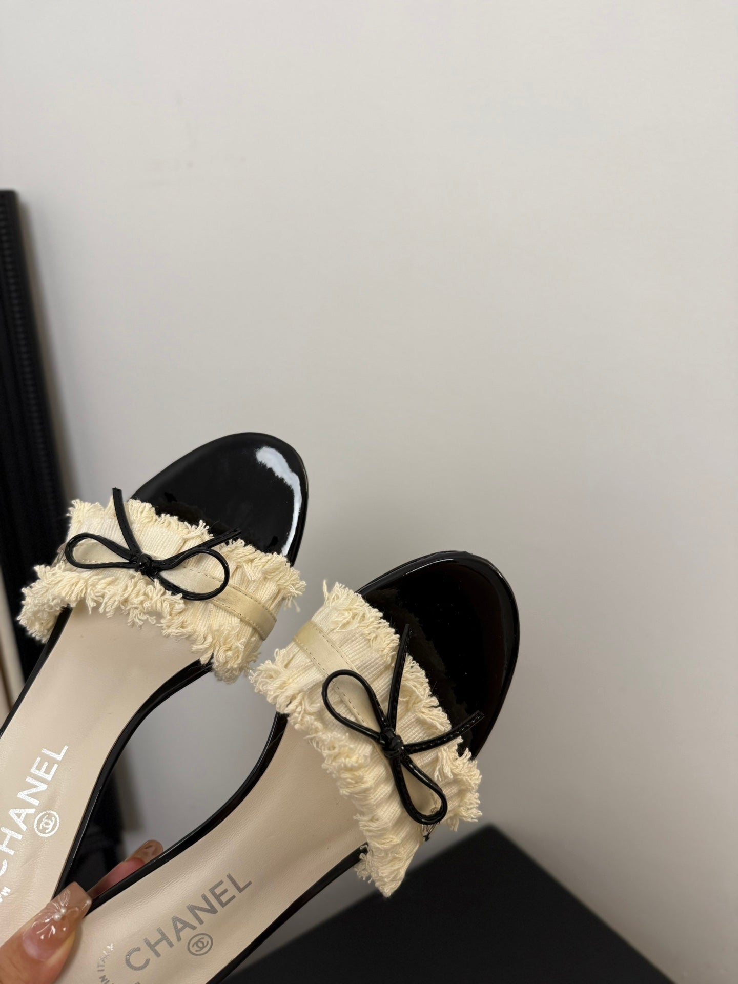CHANEL WHITE GROSGRAIN CANVAS BOW MULE SANDALS 65 MM