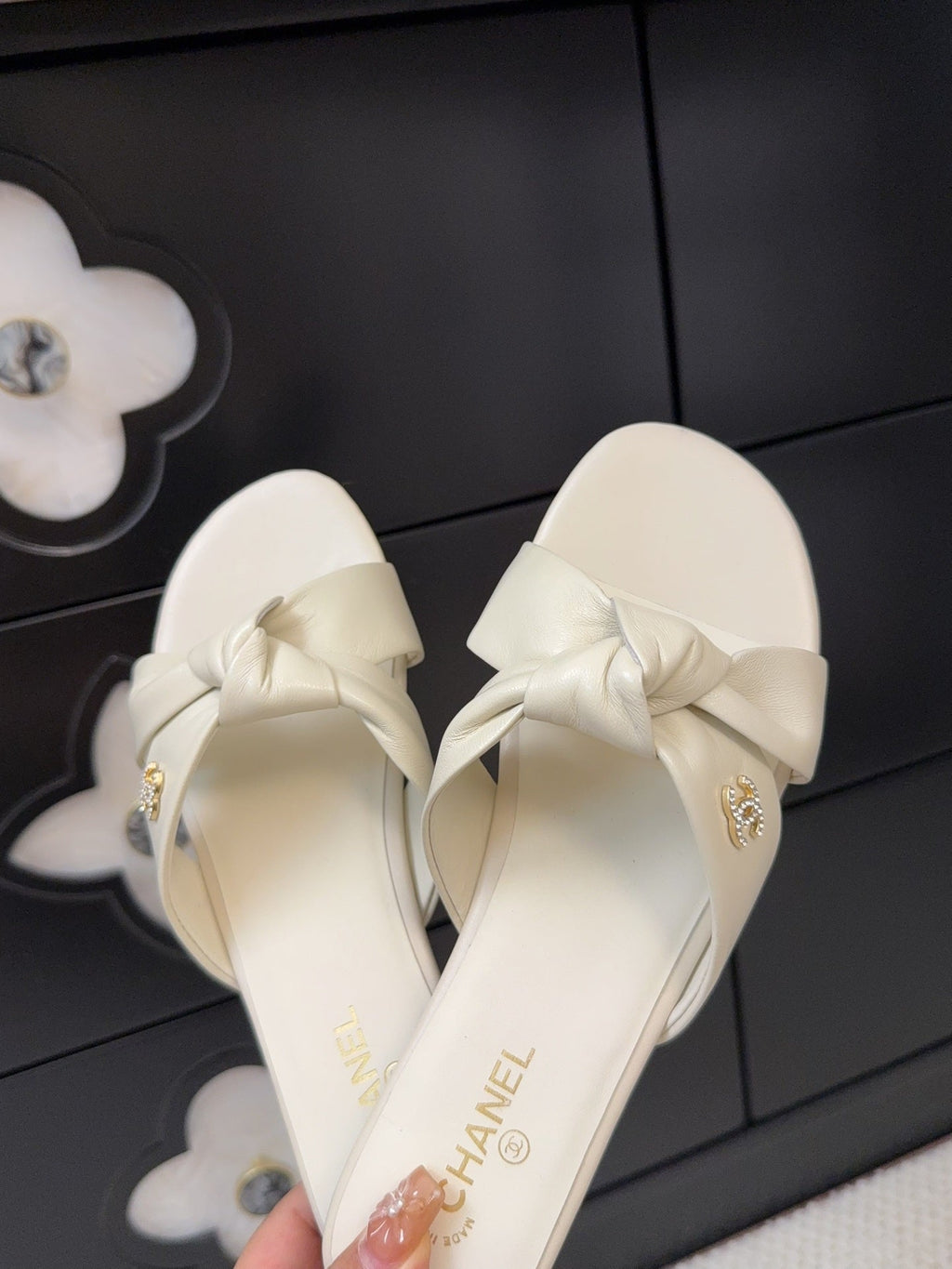 CHANEL LACE MULE 2 CM IN WHITE CREAM LAMBSKIN