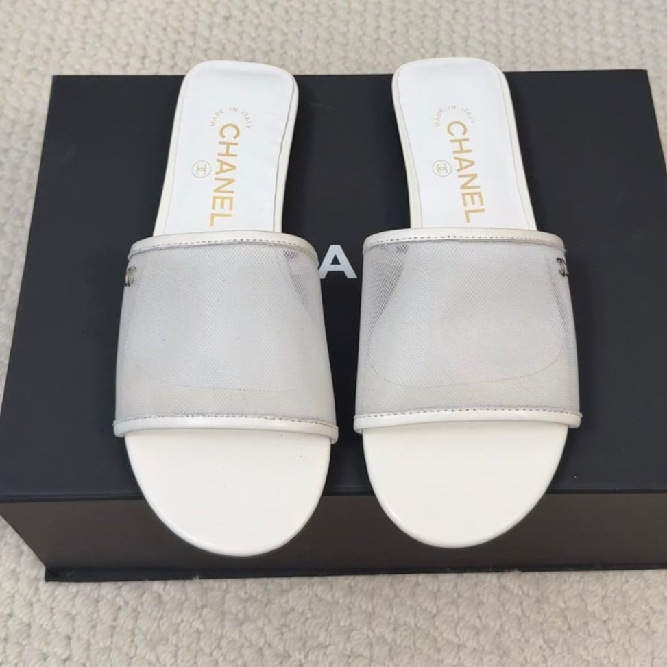 CHANEL FLAT SLIDE IN WHITE MESH AND SUEDE