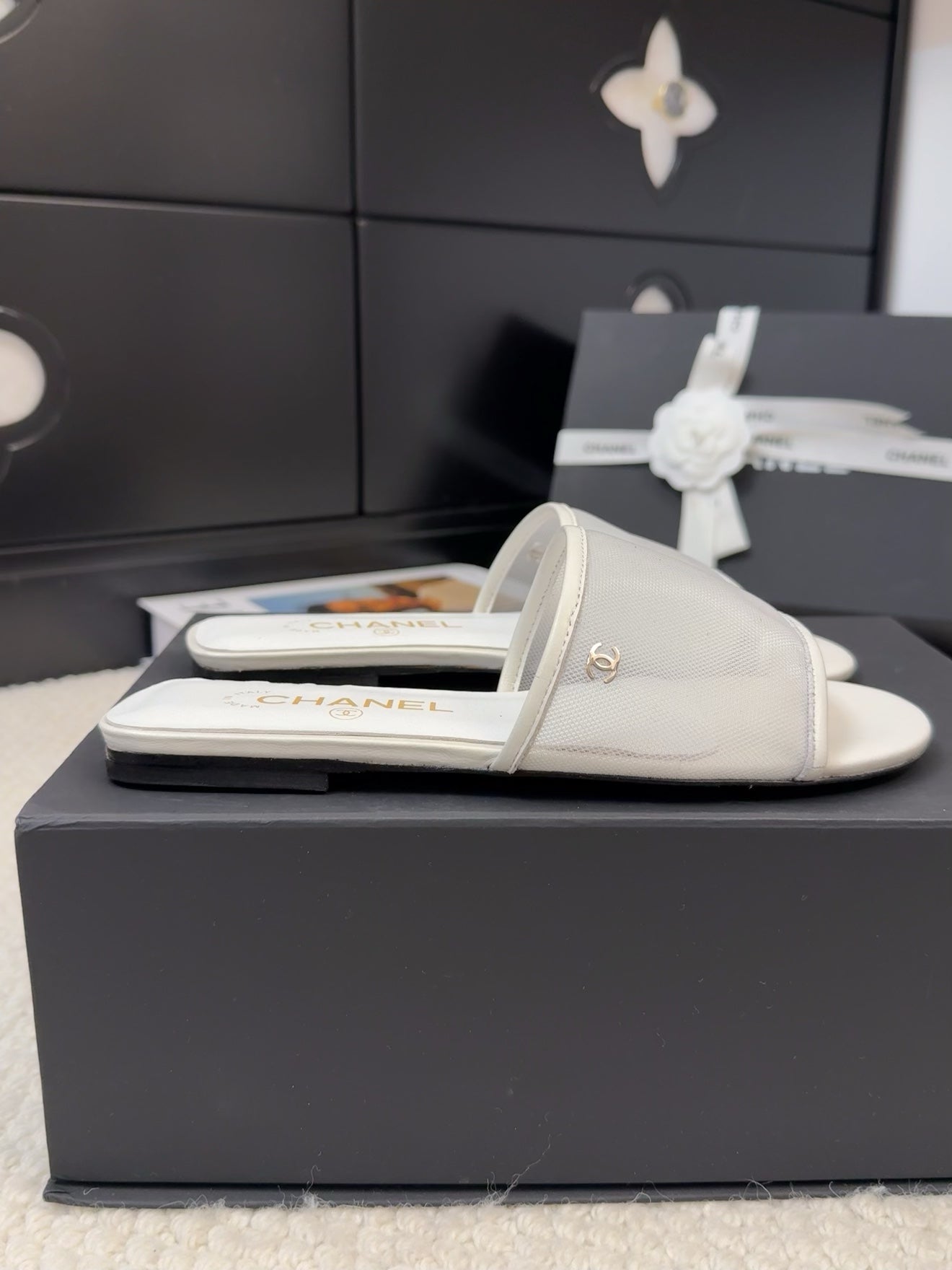 CHANEL FLAT SLIDE IN WHITE MESH AND SUEDE