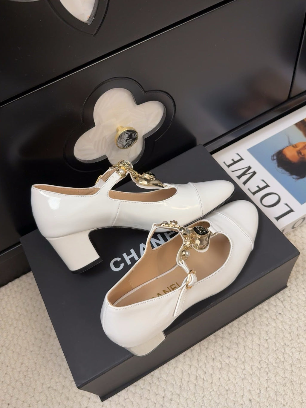 CHANEL MARY JANE SHOES IN WHITE PATENT CALFSKIN 55 MM