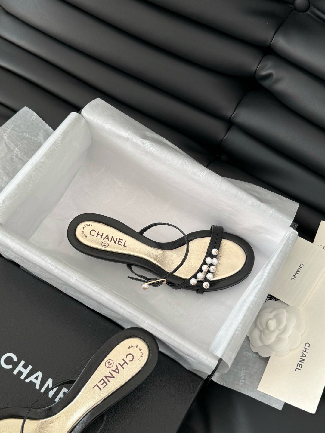 CHANEL PEARL SANDAL IN BLACK AND GOLD LAMBSKIN 35 MM