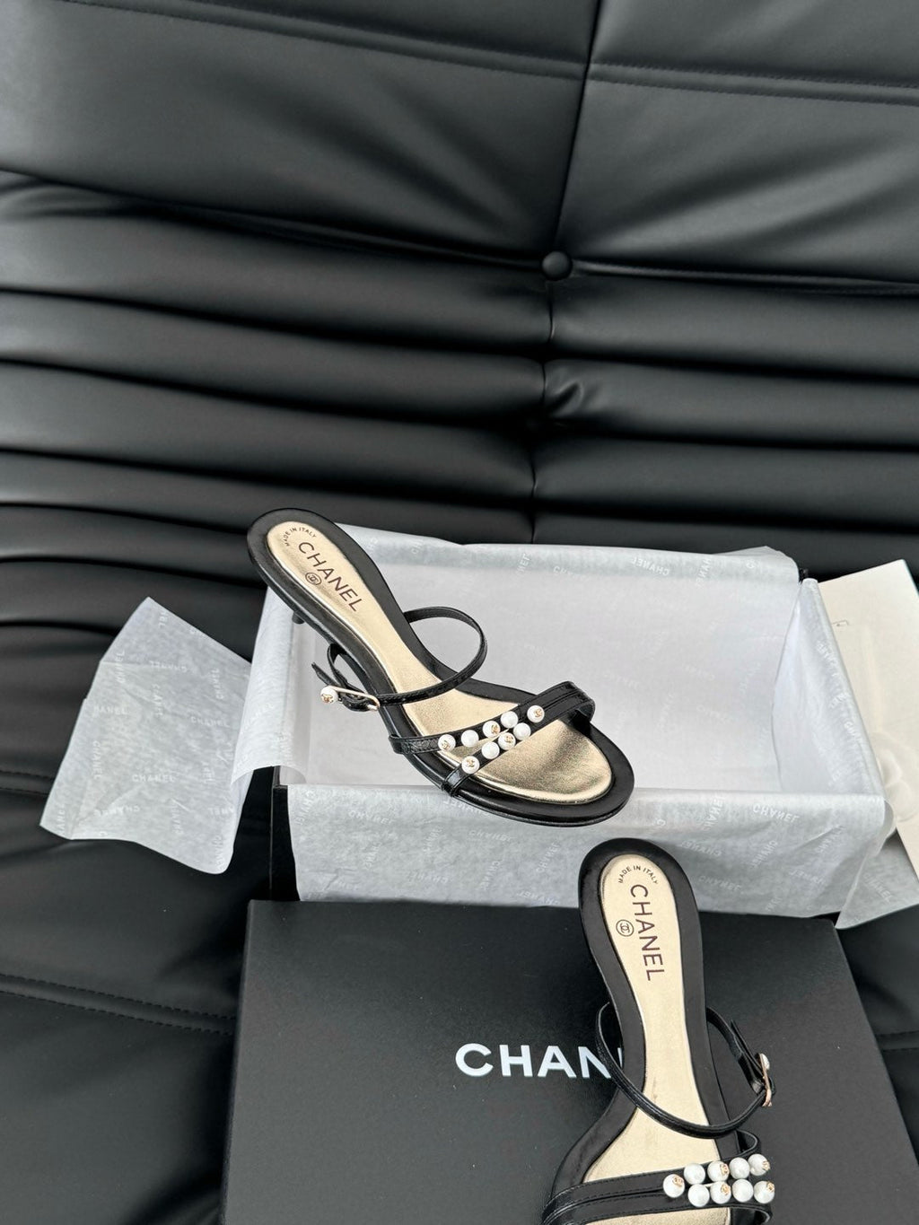 CHANEL PEARL SANDAL IN BLACK AND GOLD LAMBSKIN 35 MM