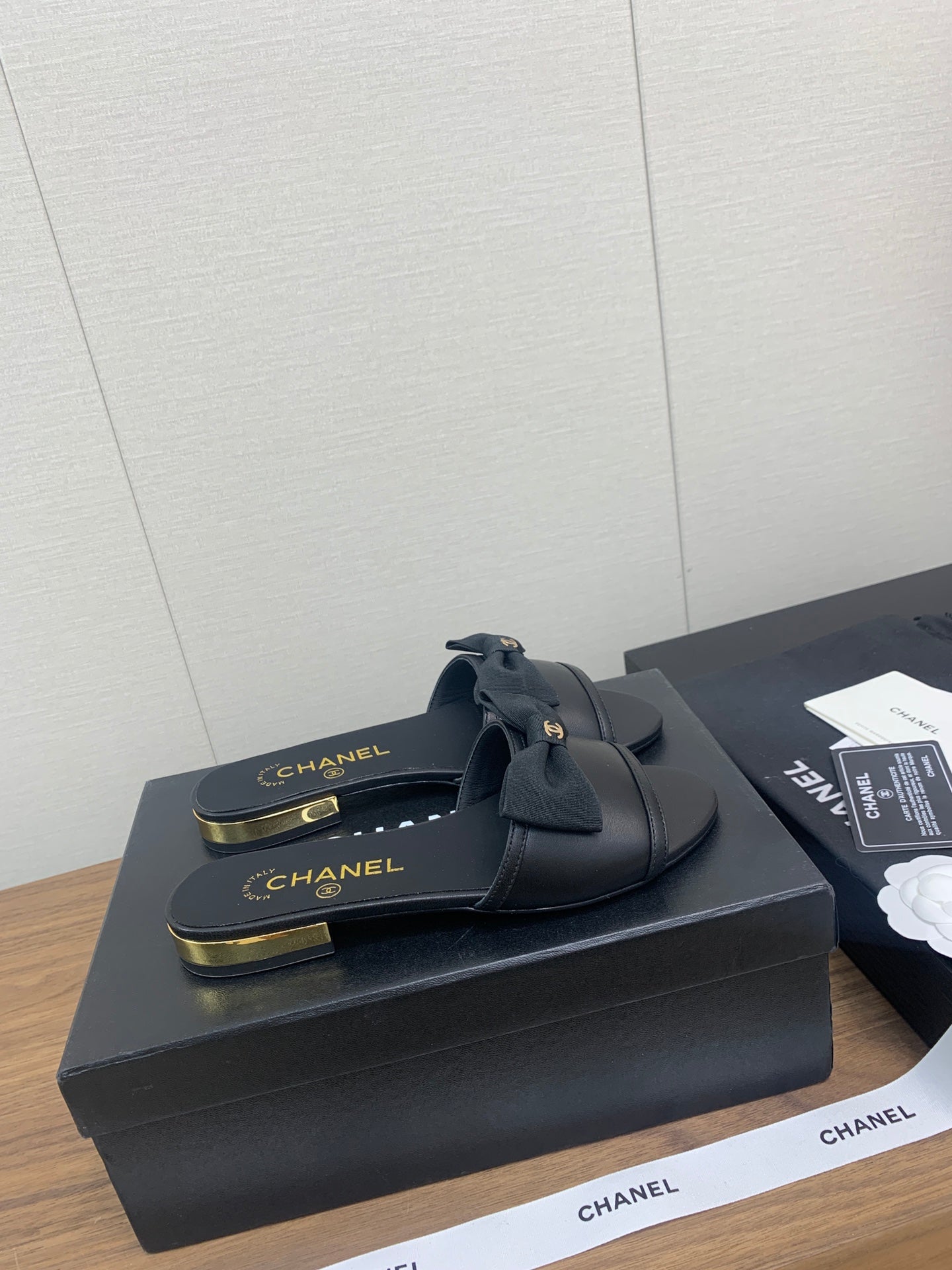 CHANEL BOW SLIPPERS IN BLACK LAMBSKIN