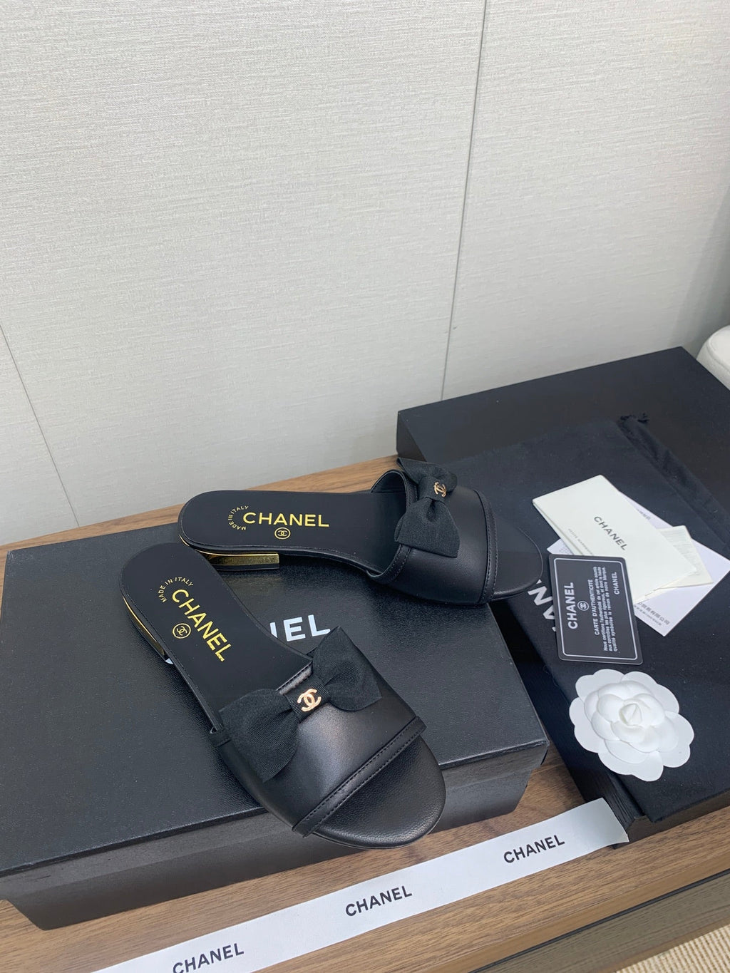 CHANEL BOW SLIPPERS IN BLACK LAMBSKIN