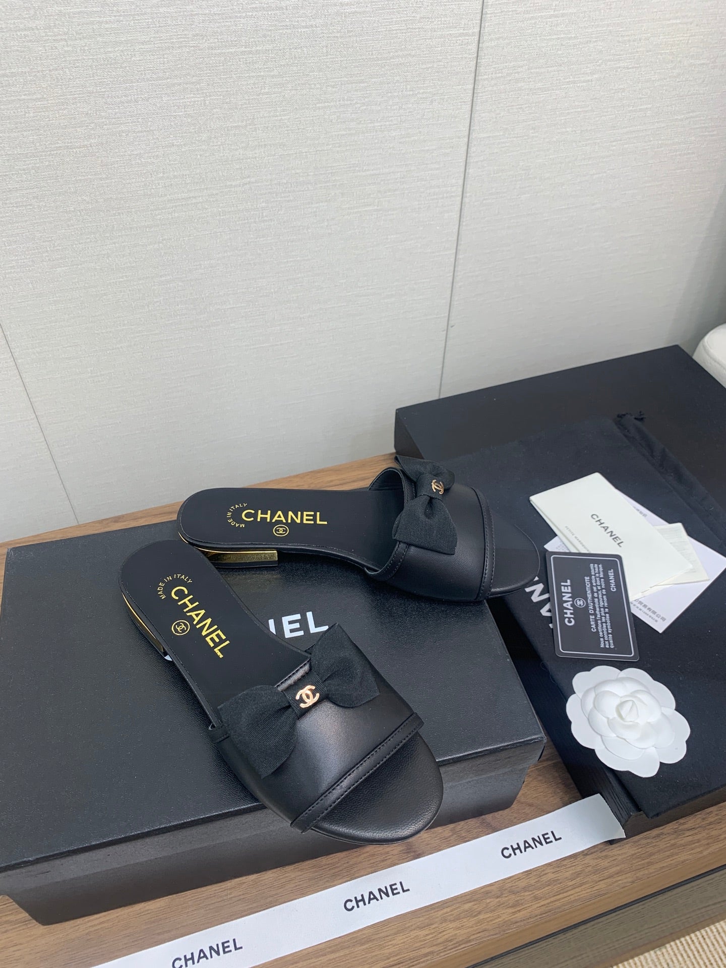 CHANEL BOW SLIPPERS IN BLACK LAMBSKIN