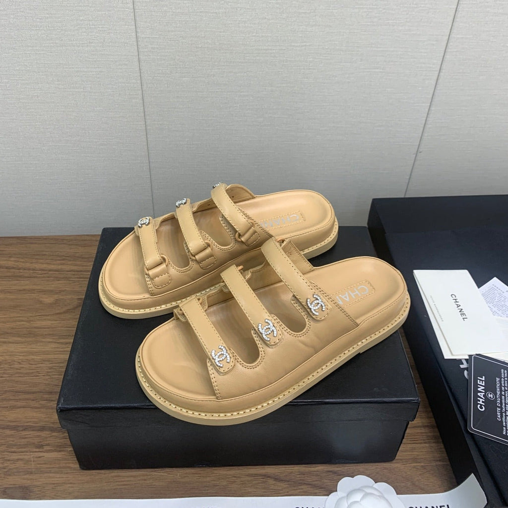 CHANEL DAD SANDAL IN YELLOW CREAM LAMBSKIN MULE