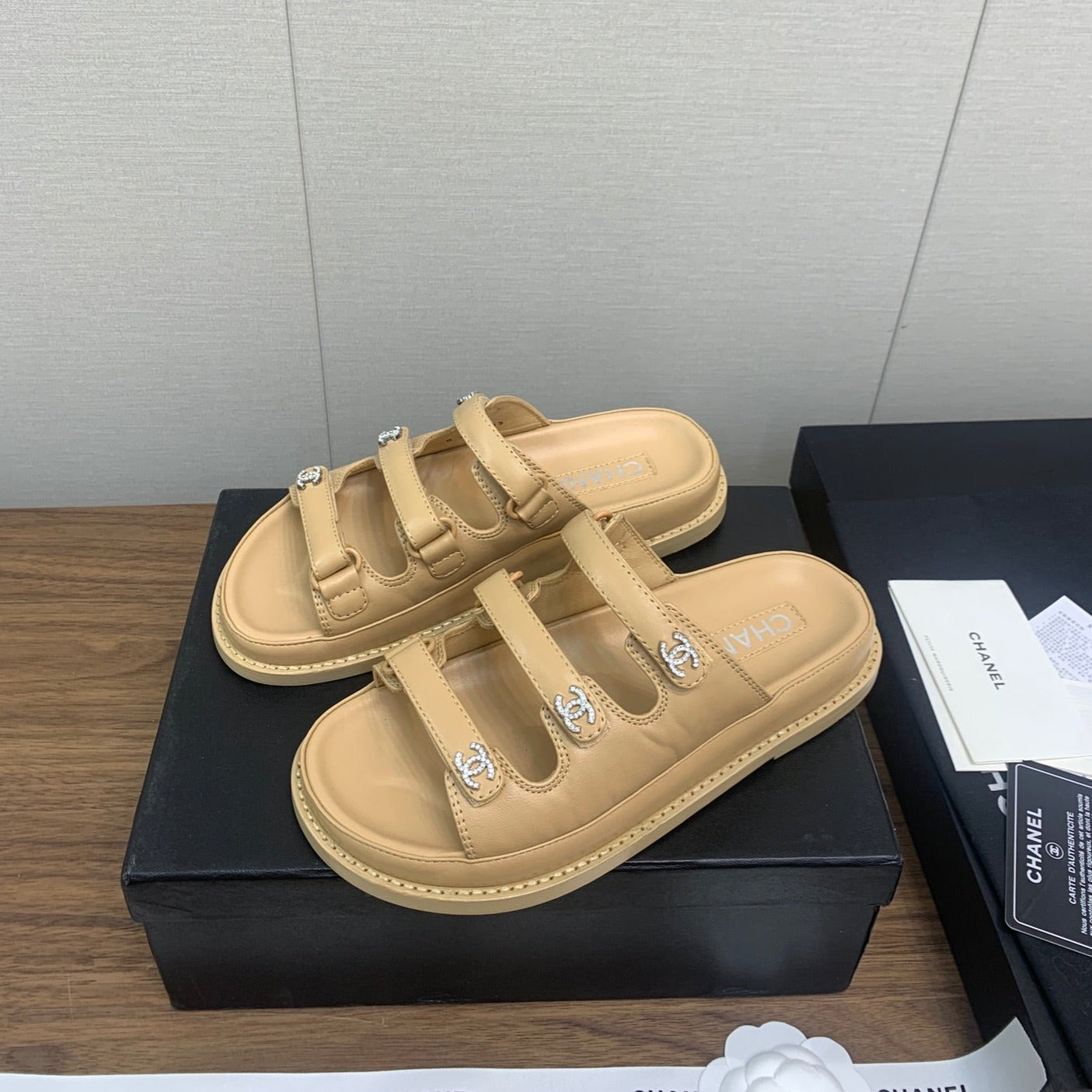 CHANEL DAD SANDAL IN YELLOW CREAM LAMBSKIN MULE