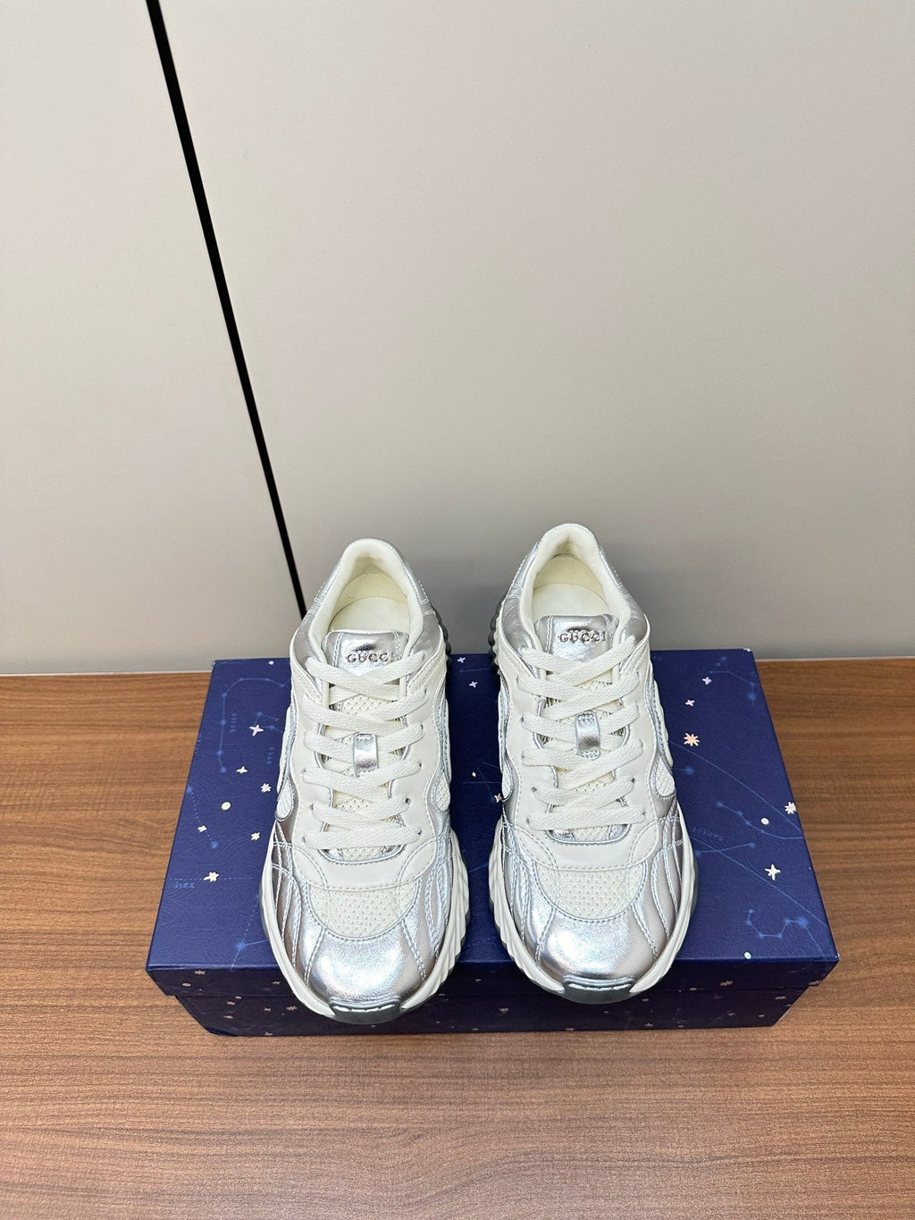 GUCCI Ripple Leather Sneakers White Silver