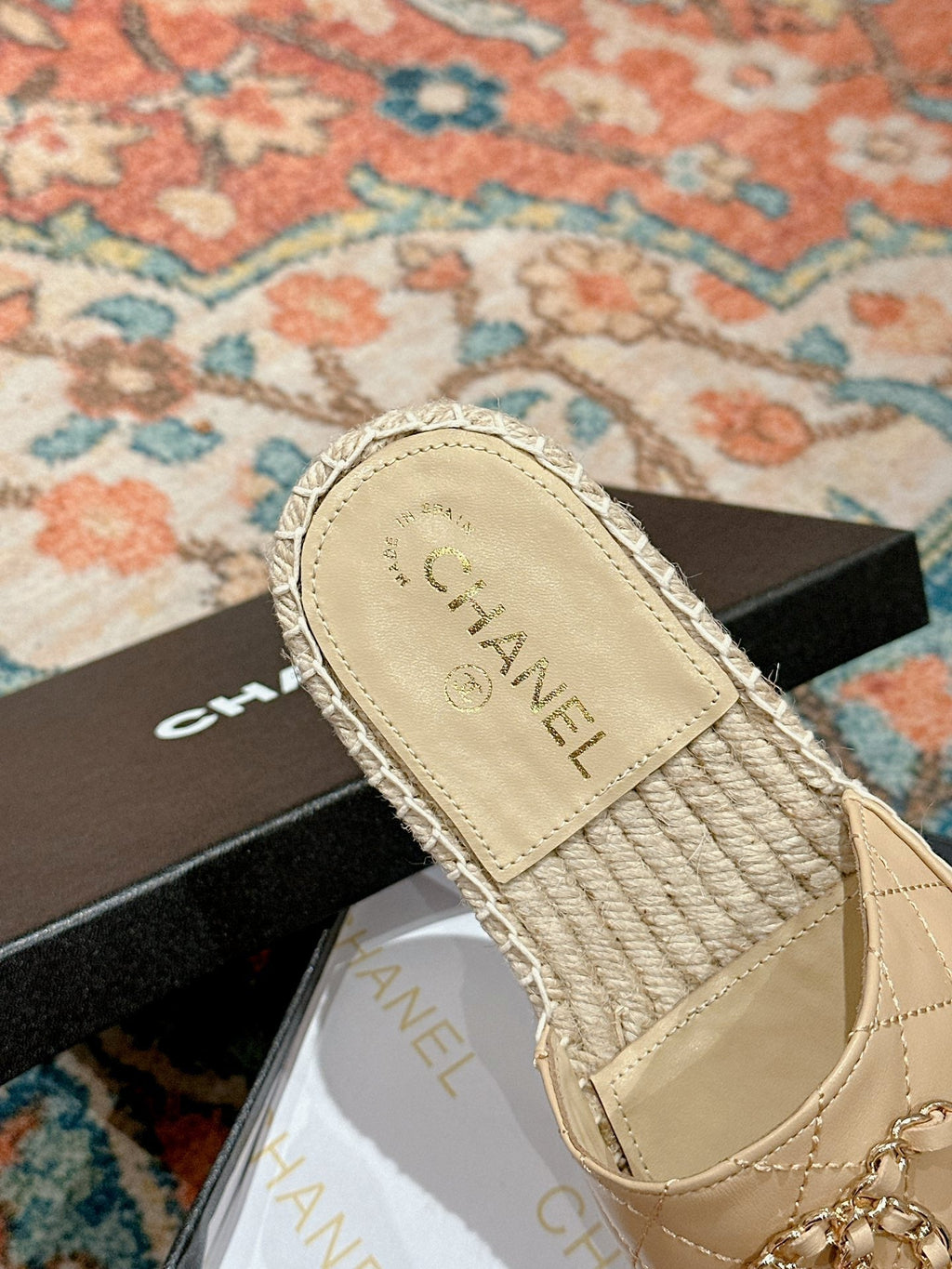 CHANEL FLAT SLIPPERS IN BEIGE CREAM LAMBSKIN AND WOVEN WITH LOGO