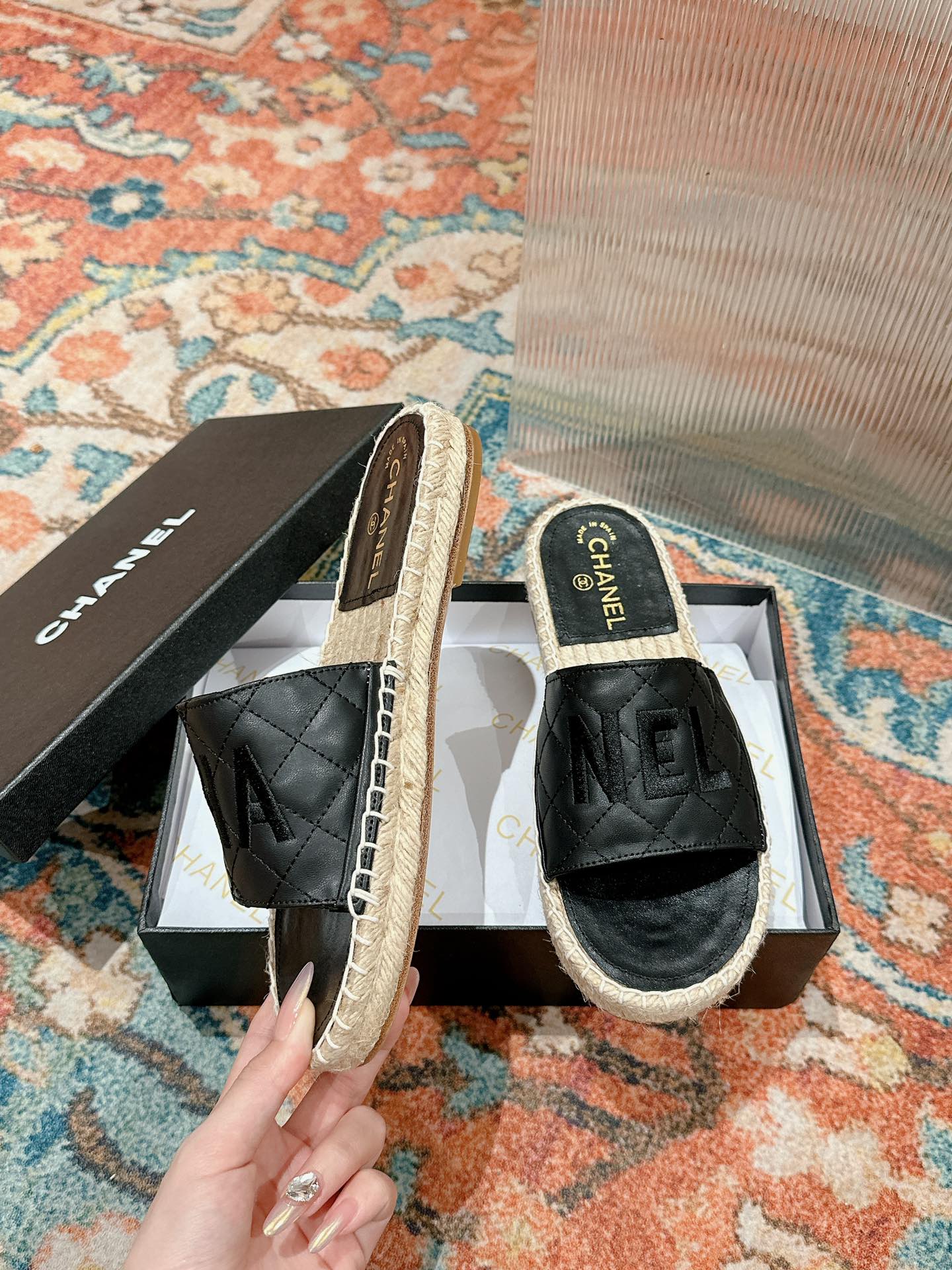 CHANEL FLAT SLIPPERS IN BLACK LAMBSKIN MIX BEIGE WOVEN