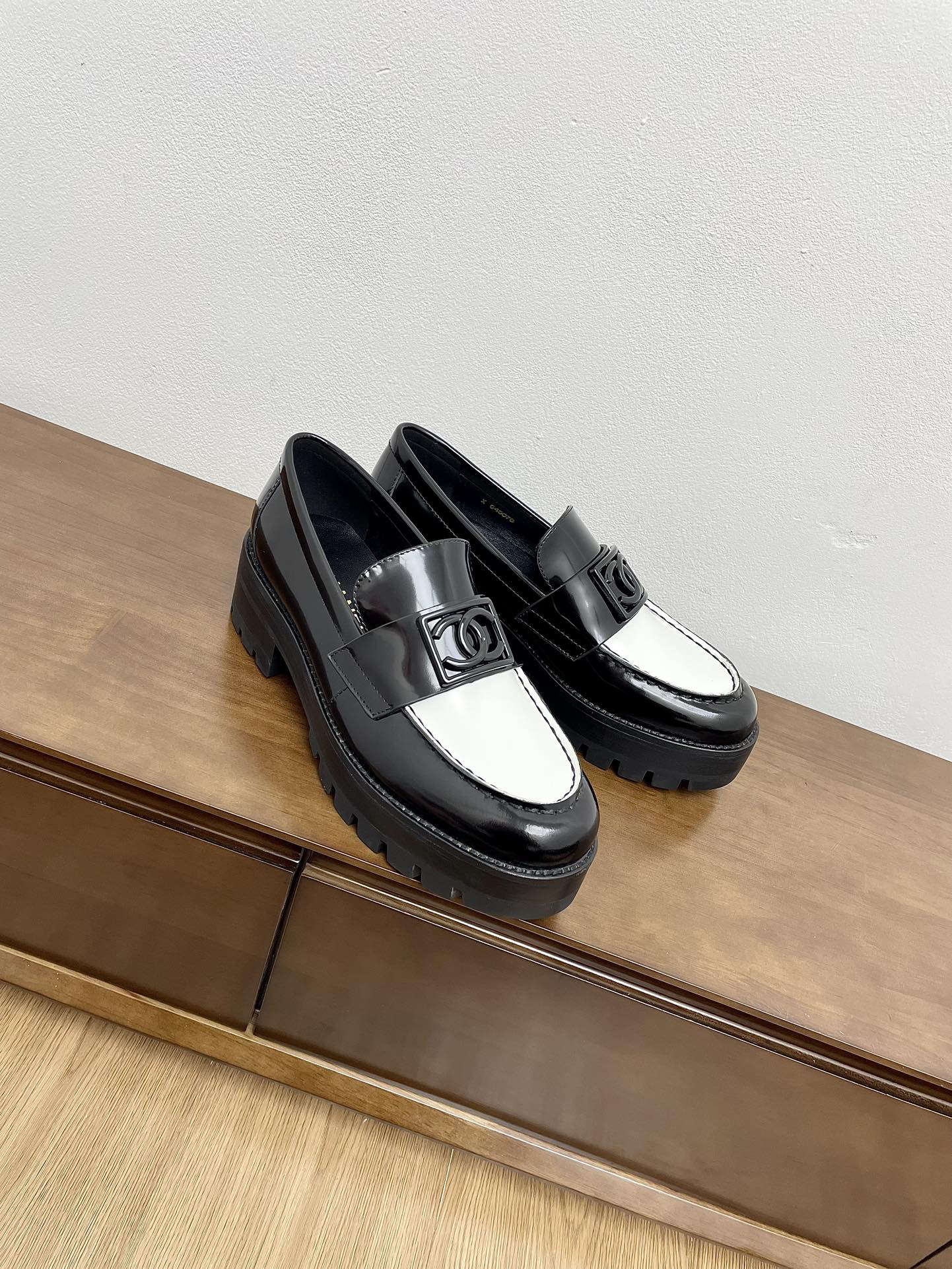 CHANEL LOAFER BLACK MIX WHITE CALFSKIN