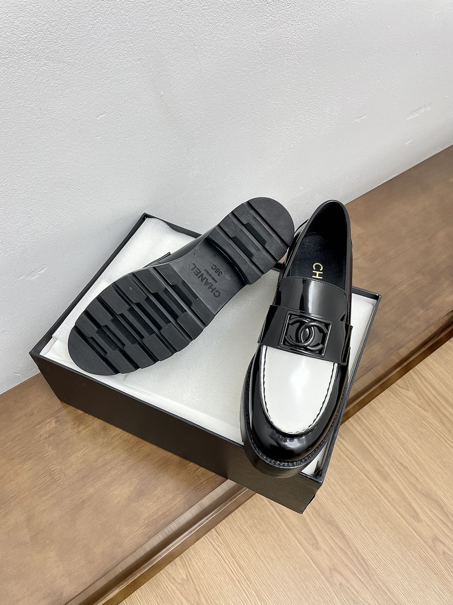 CHANEL LOAFER BLACK MIX WHITE CALFSKIN