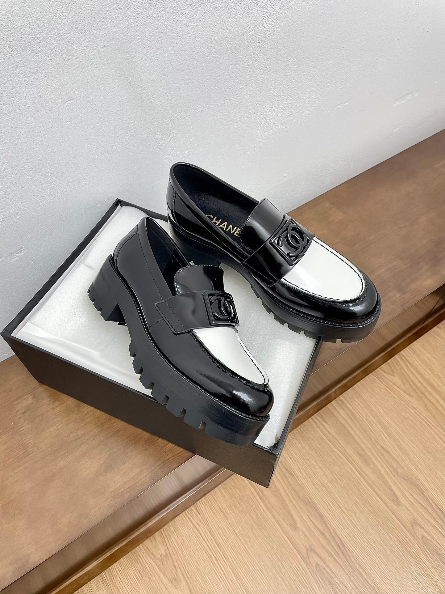 CHANEL LOAFER BLACK MIX WHITE CALFSKIN