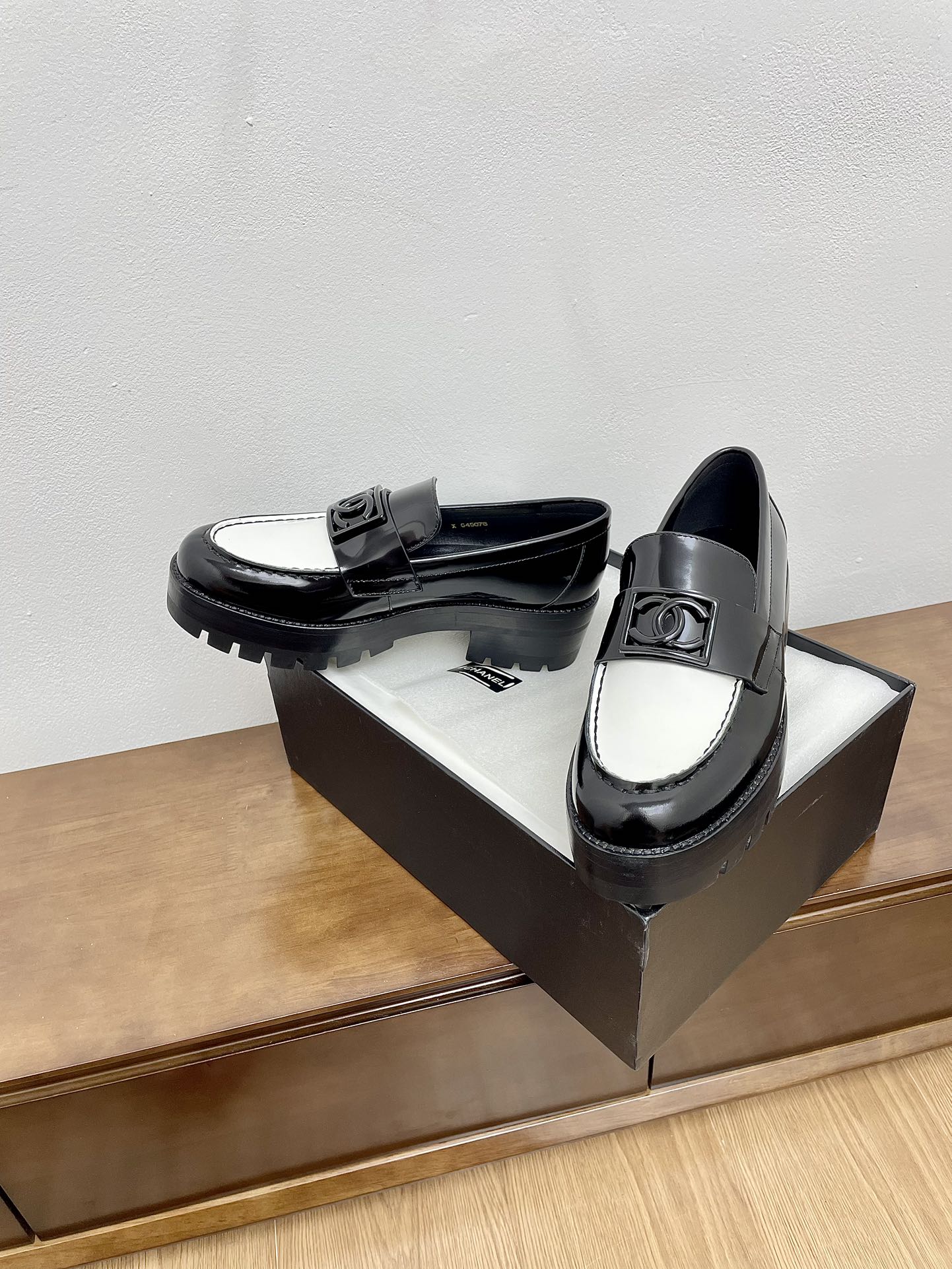 CHANEL LOAFER BLACK MIX WHITE CALFSKIN