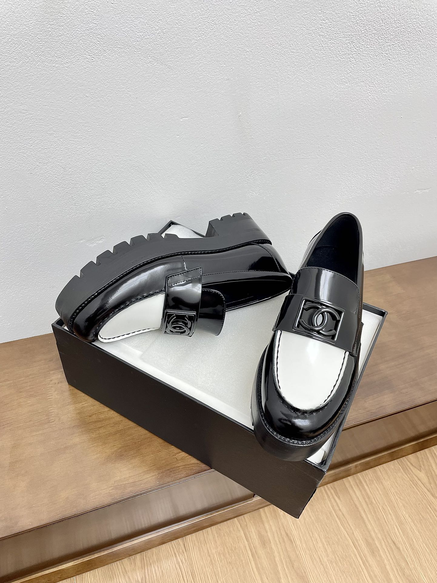 CHANEL LOAFER BLACK MIX WHITE CALFSKIN