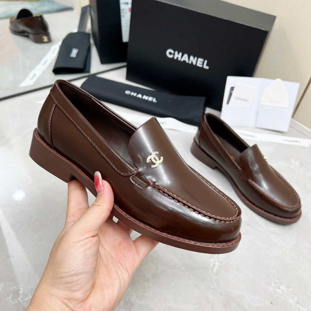 CHANEL MOASINS IN BROWN CALFSKIN