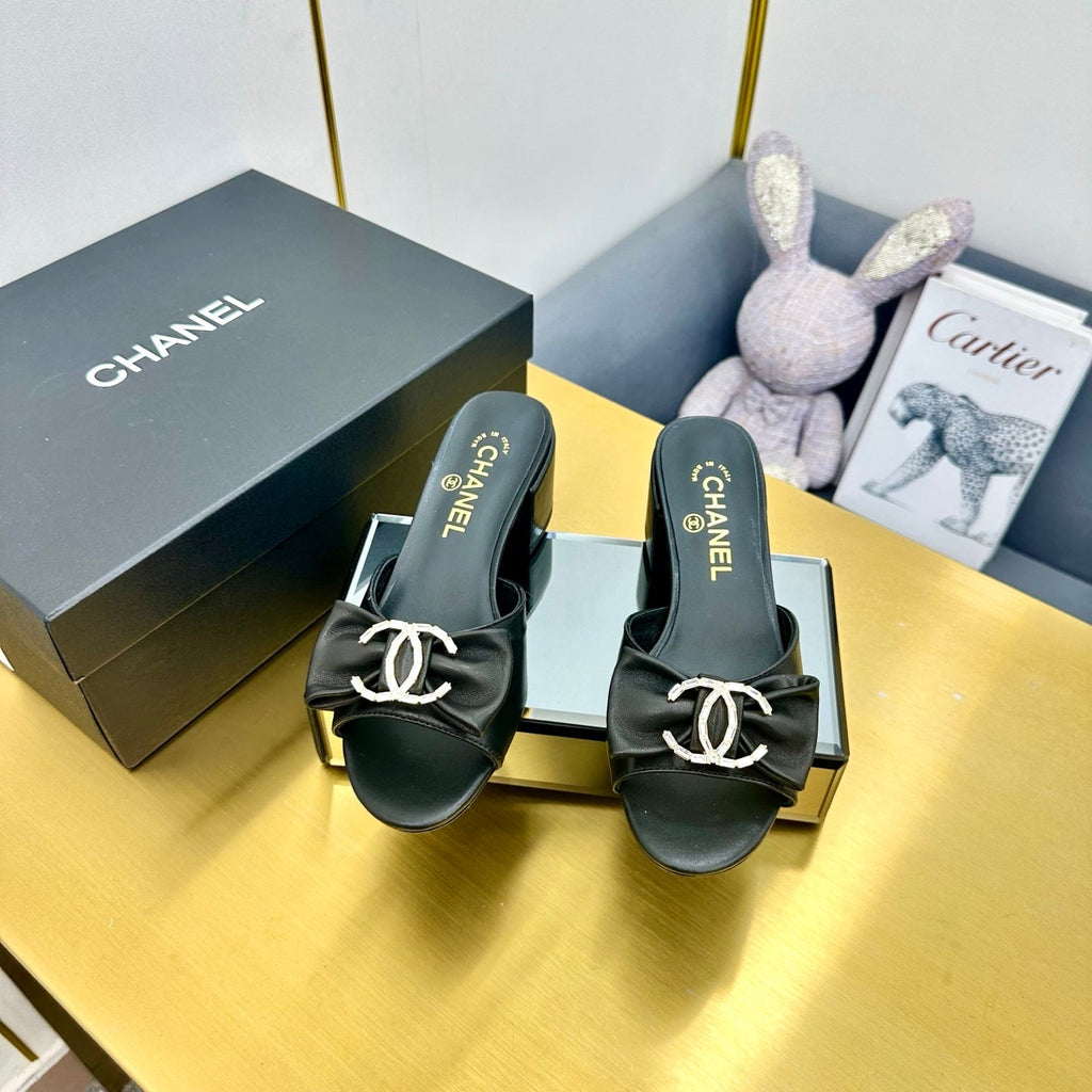CHANEL BOWKNOT RHINESTONES MID HEEL MULE IN BLACK CALFSKIN