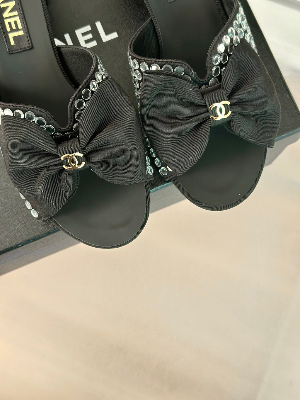 CHANEL BLOCK HEEL MULE WITH WHITE RHINESTONES IN BLACK LAMBSKIN