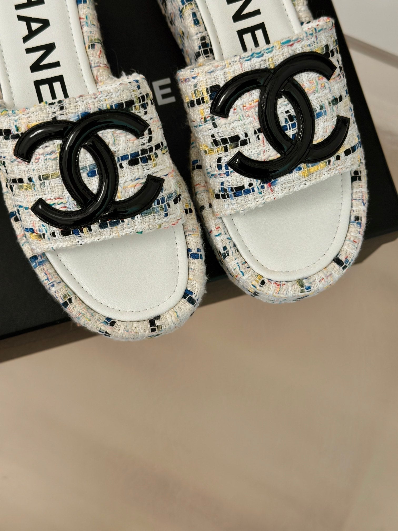 CHANEL CLASSIC SLIPPERS THICK SOLE IN MULTICOLOR TWEED