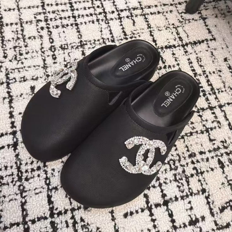 CHANEL FLAT MULES IN BLACK CALFSKIN