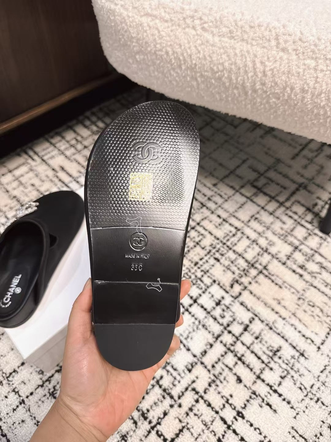 CHANEL FLAT MULES IN BLACK CALFSKIN