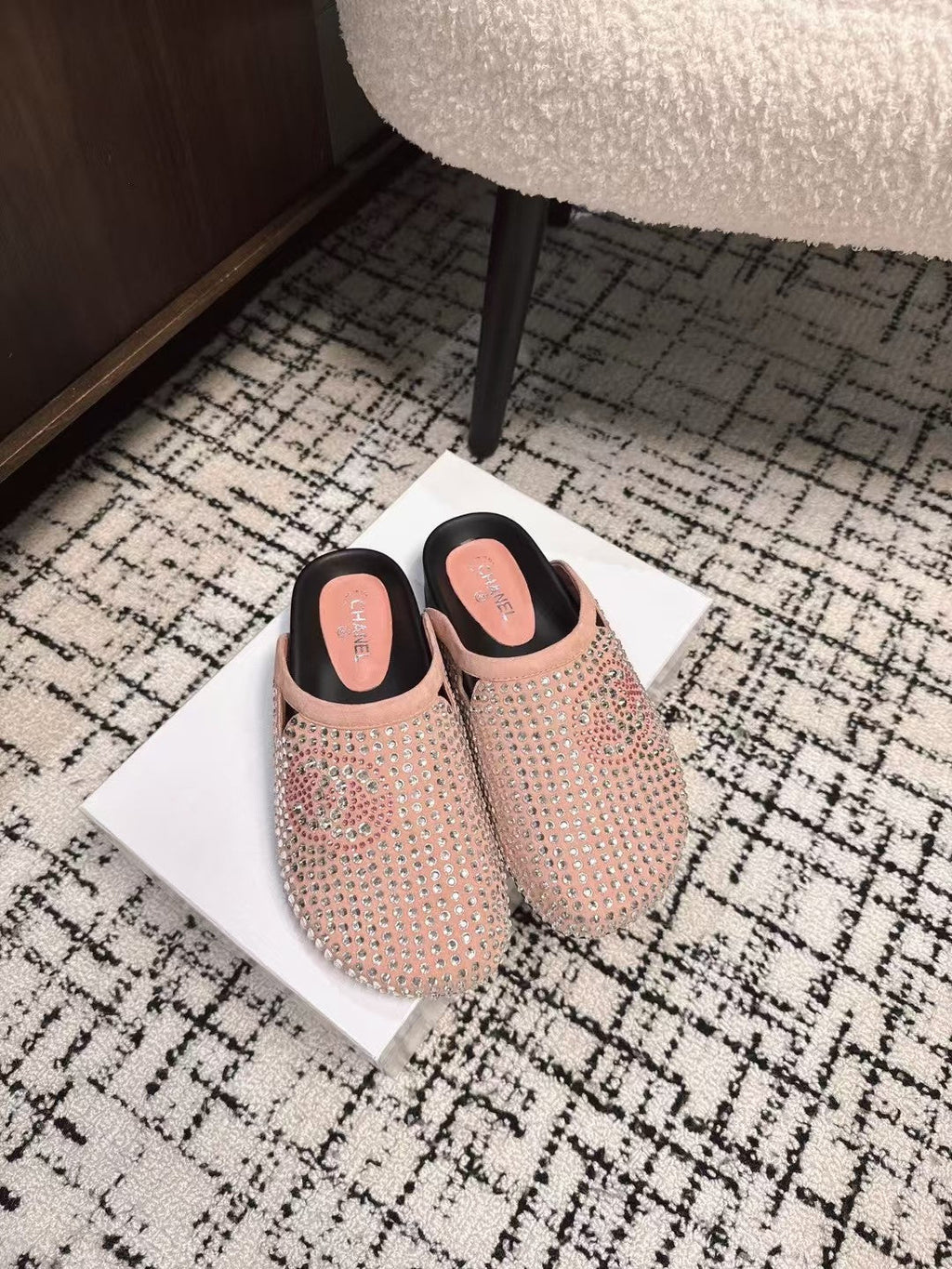 CHANEL FLAT MULE IN LIGHT PINK SUEDE WITH CRYSTALS