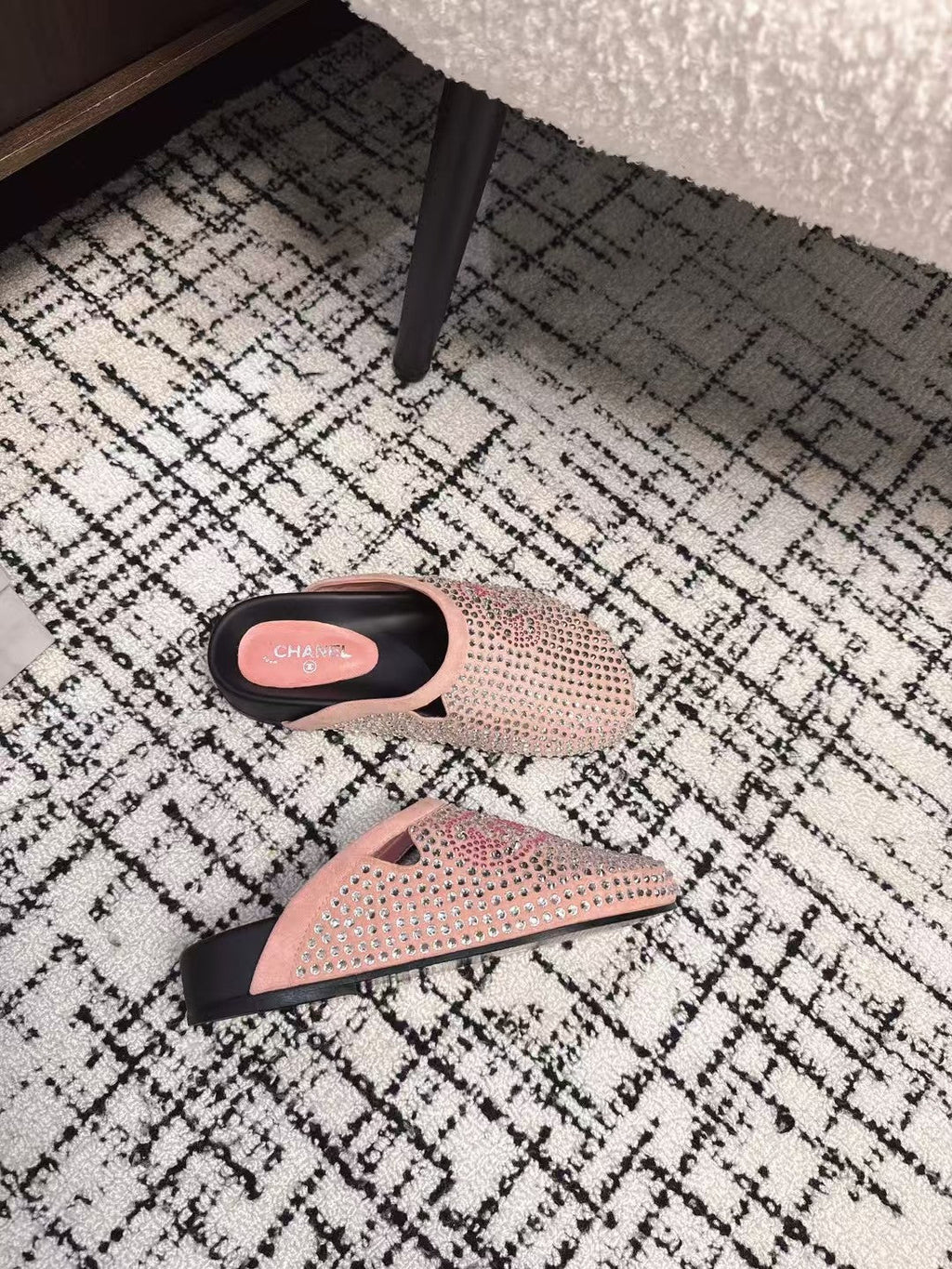 CHANEL FLAT MULE IN LIGHT PINK SUEDE WITH CRYSTALS