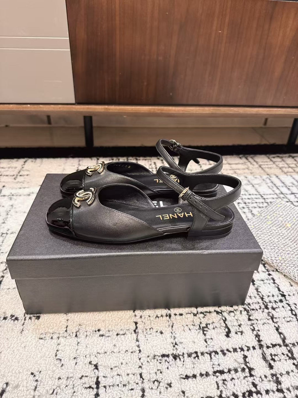 CHANEL FLAT SLINGBACKS IN BLACK CALFSKIN