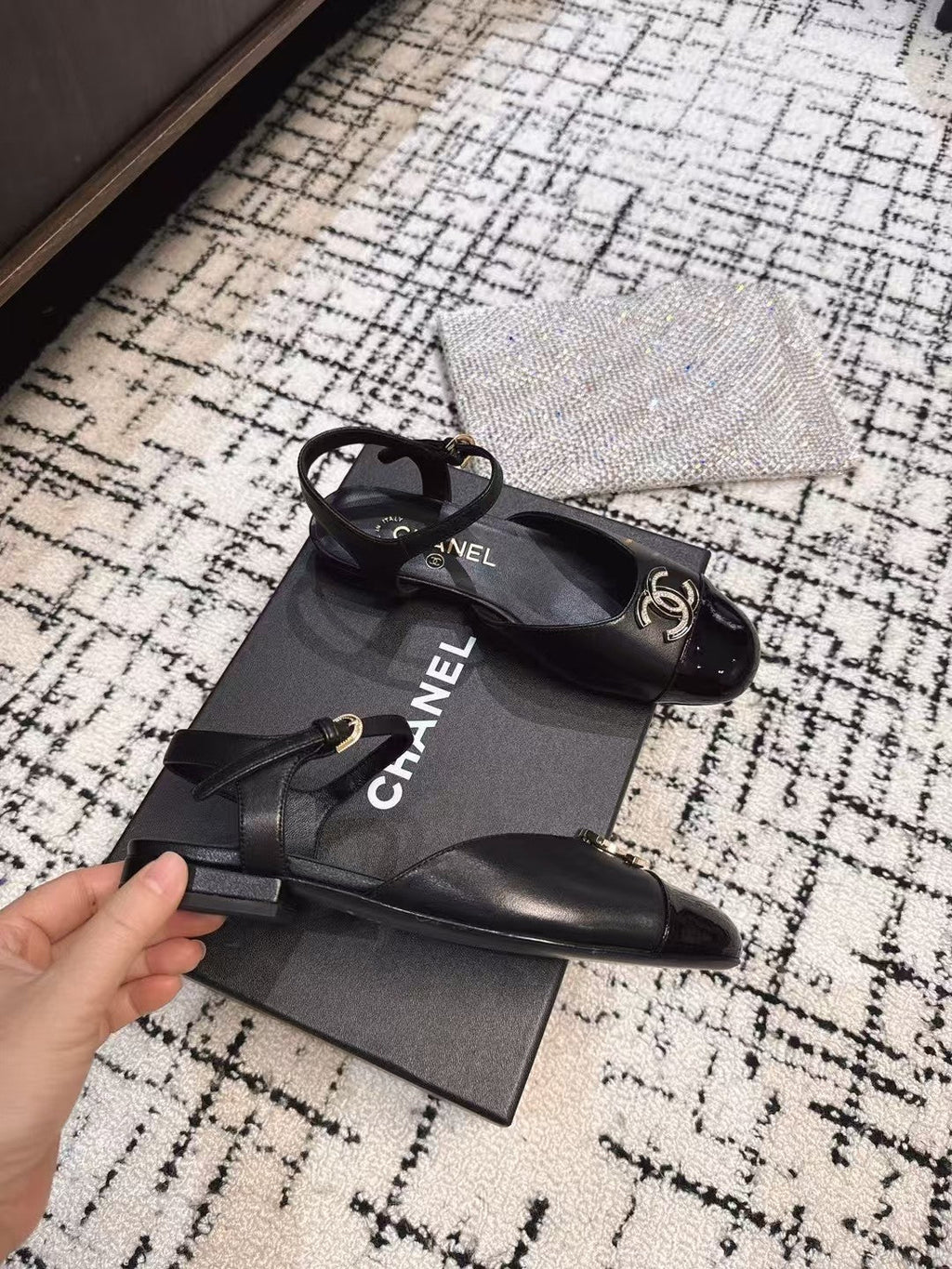 CHANEL FLAT SLINGBACKS IN BLACK CALFSKIN