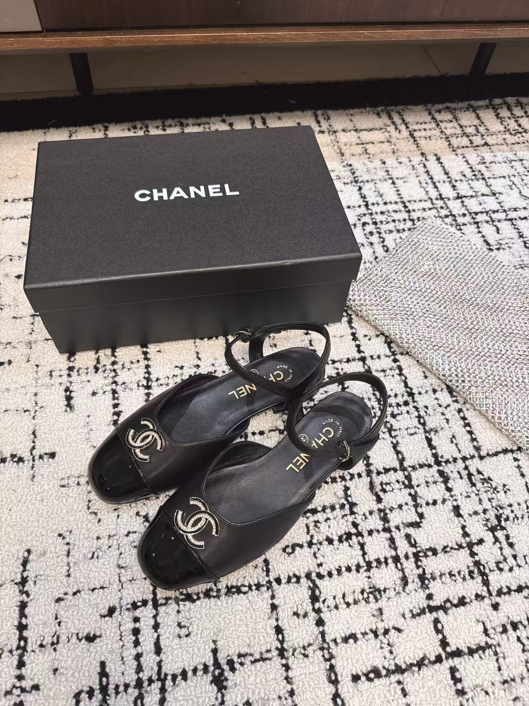 CHANEL FLAT SLINGBACKS IN BLACK CALFSKIN