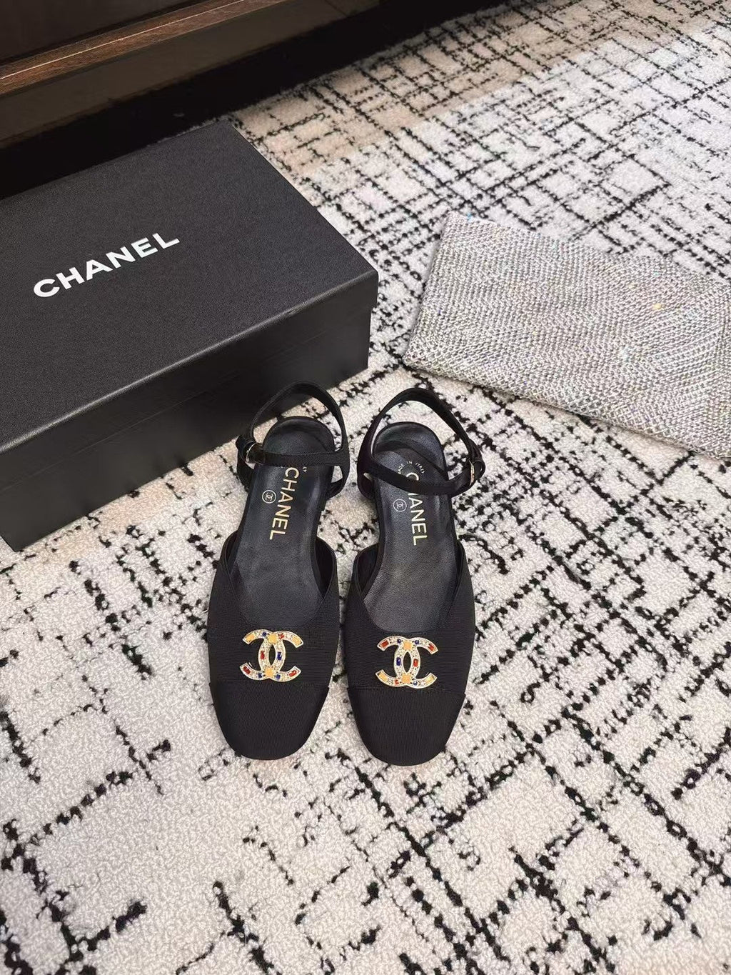 CHANEL FLAT SLINGBACKS IN BLACK FABRIC