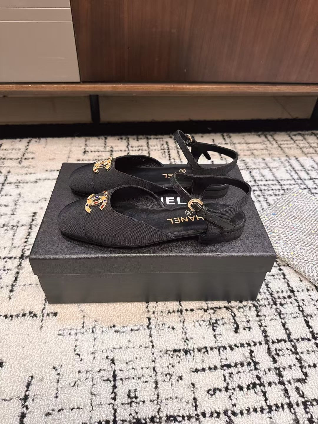 CHANEL FLAT SLINGBACKS IN BLACK FABRIC