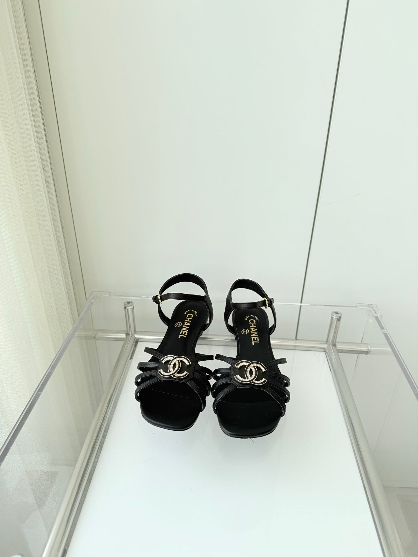 CHANEL FLAT SANDALS 1 CM IN BLACK LAMBSKIN