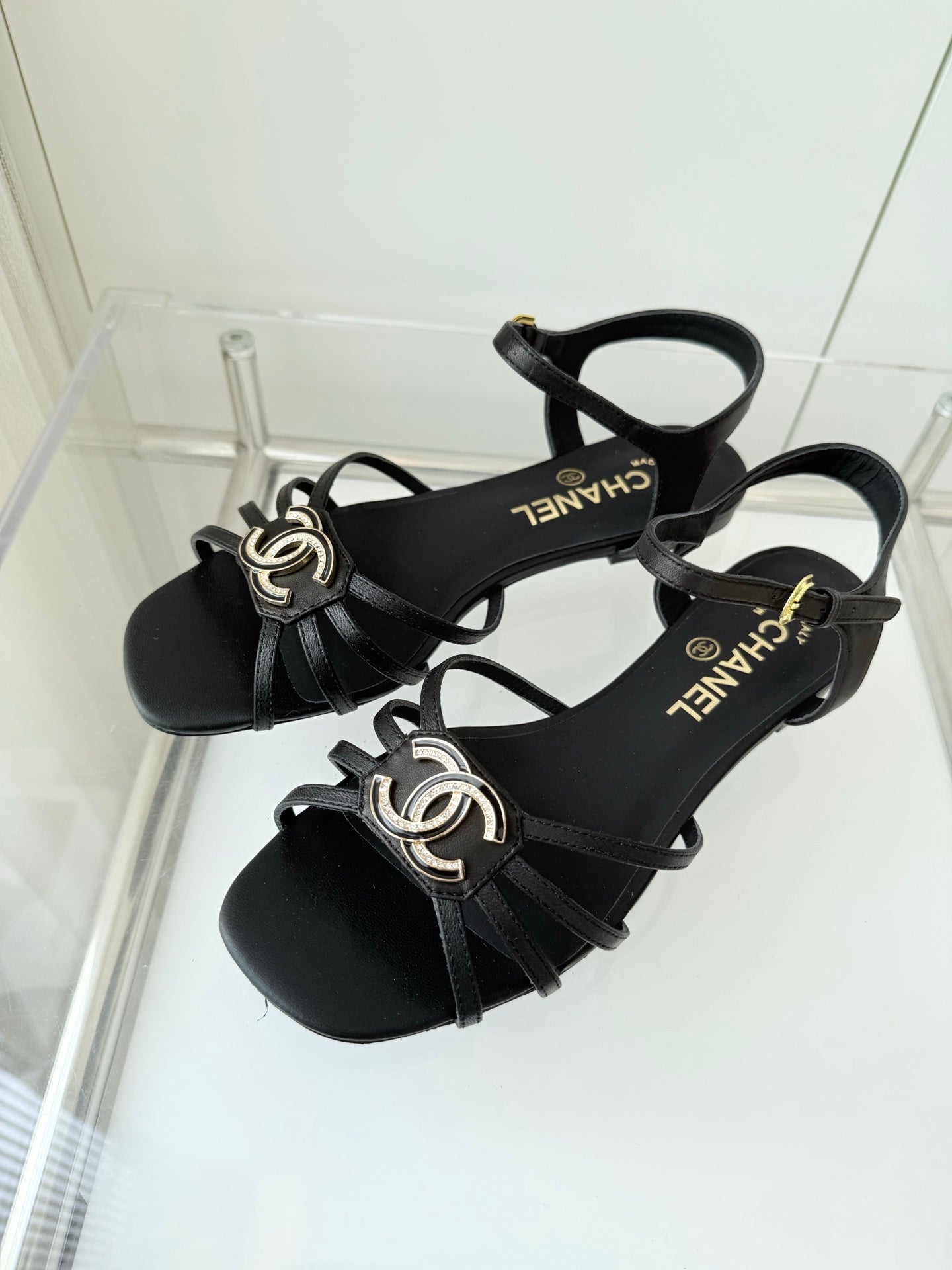 CHANEL FLAT SANDALS 1 CM IN BLACK LAMBSKIN