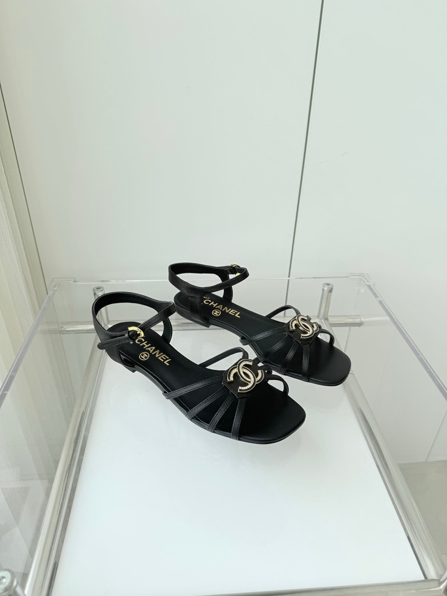 CHANEL FLAT SANDALS 1 CM IN BLACK LAMBSKIN