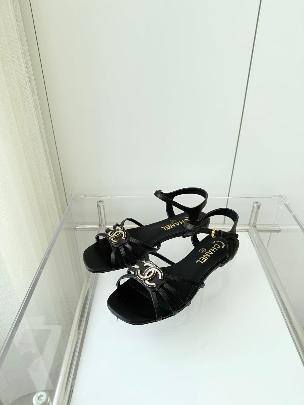 CHANEL FLAT SANDALS 1 CM IN BLACK LAMBSKIN