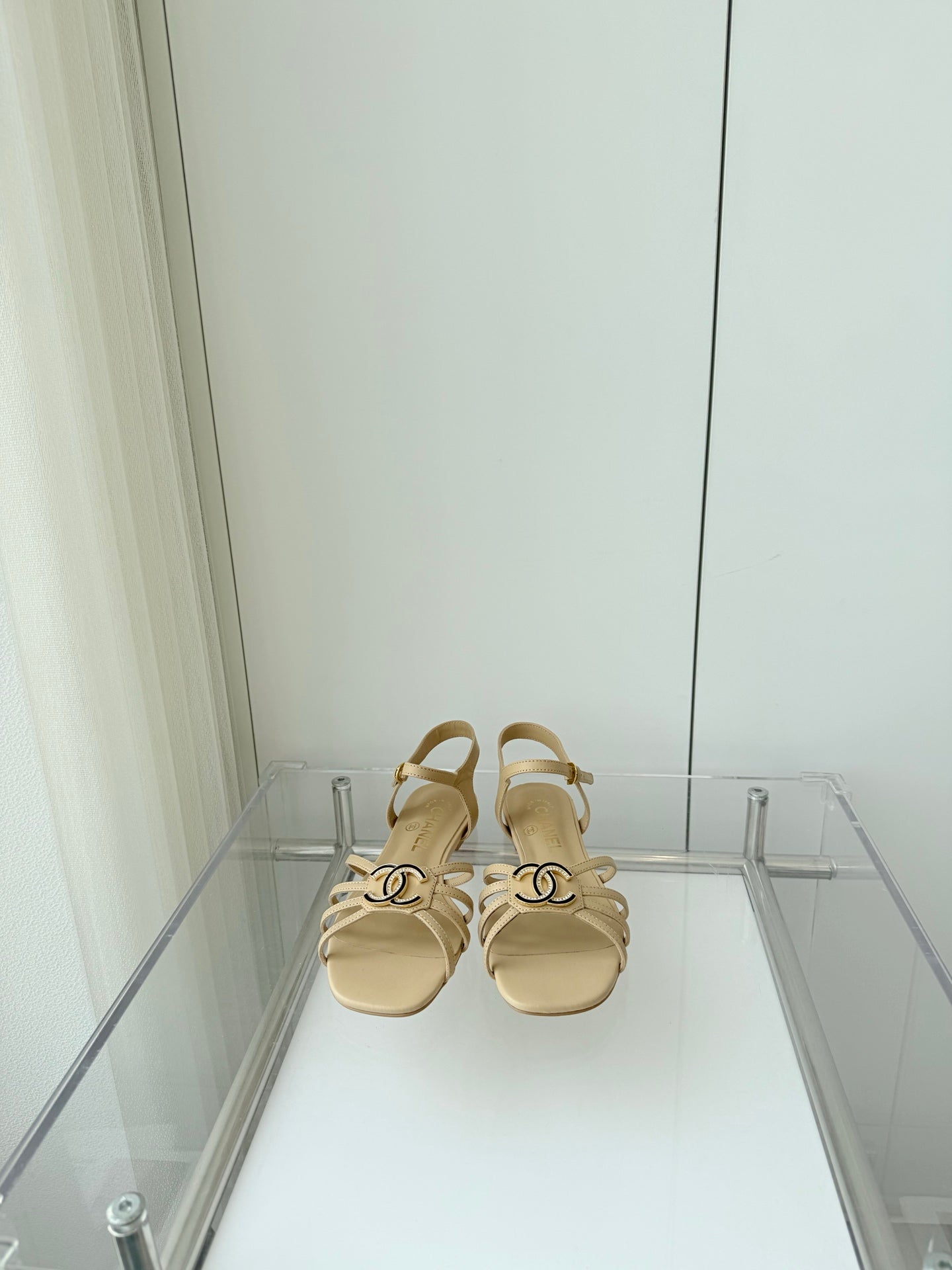 CHANEL FLAT SANDALS 1 CM IN FLAX YELLOW LAMBSKIN