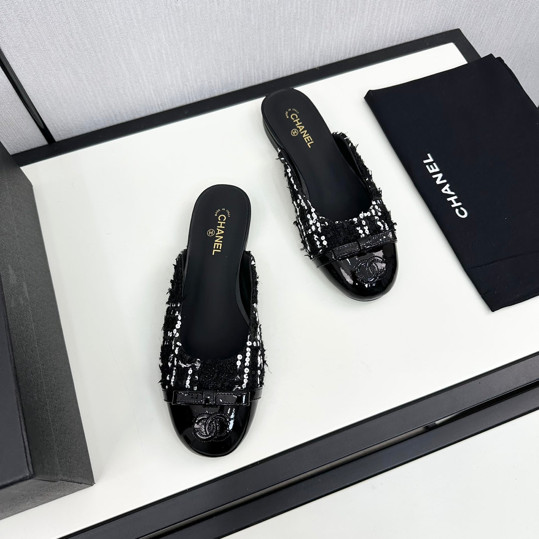 CHANEL BOW MULE IN BLACK MIX WHITE FUR AND CALFSKIN