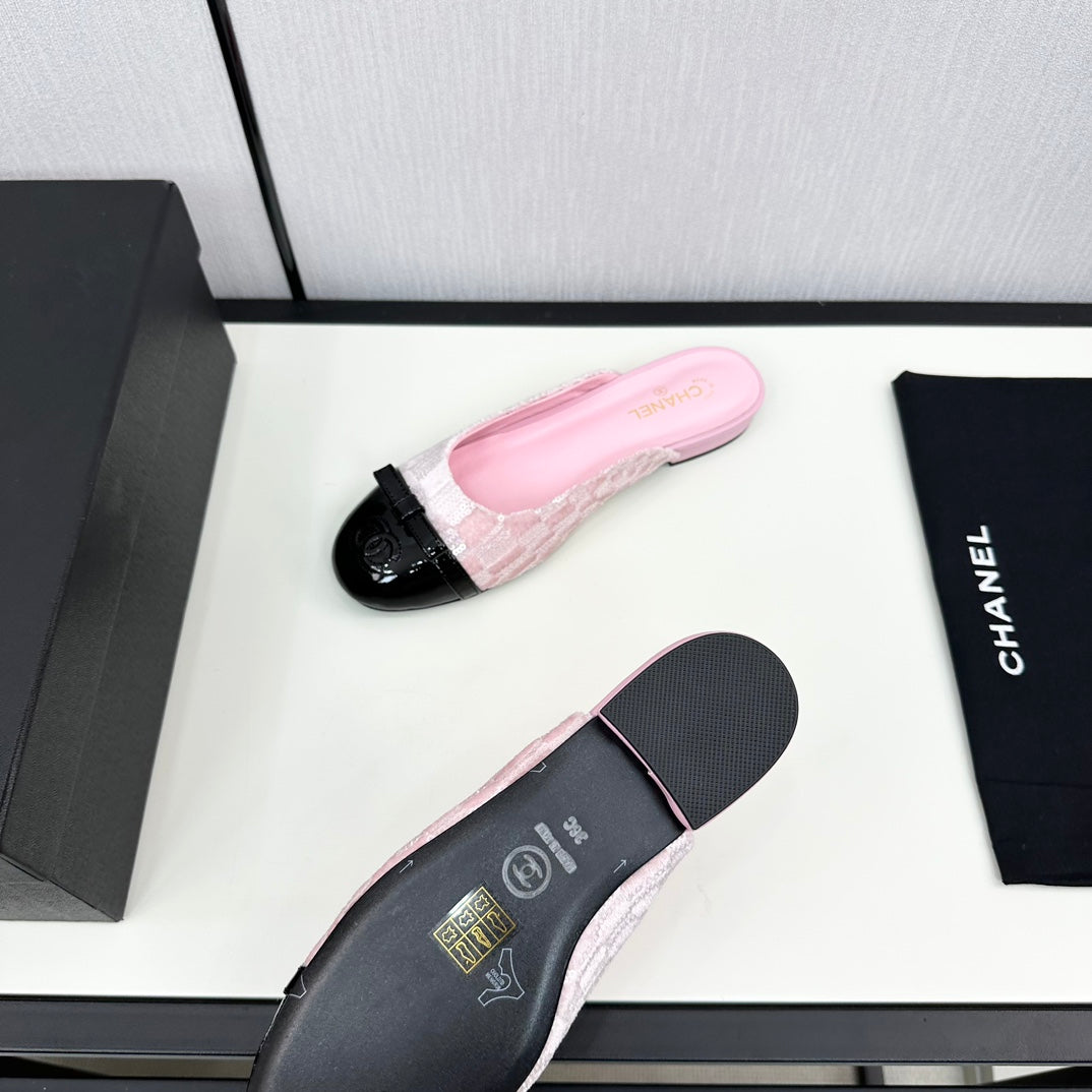 CHANEL BOW MULE IN LIGHT PINK FABRIC AND BLACK CALFSKIN