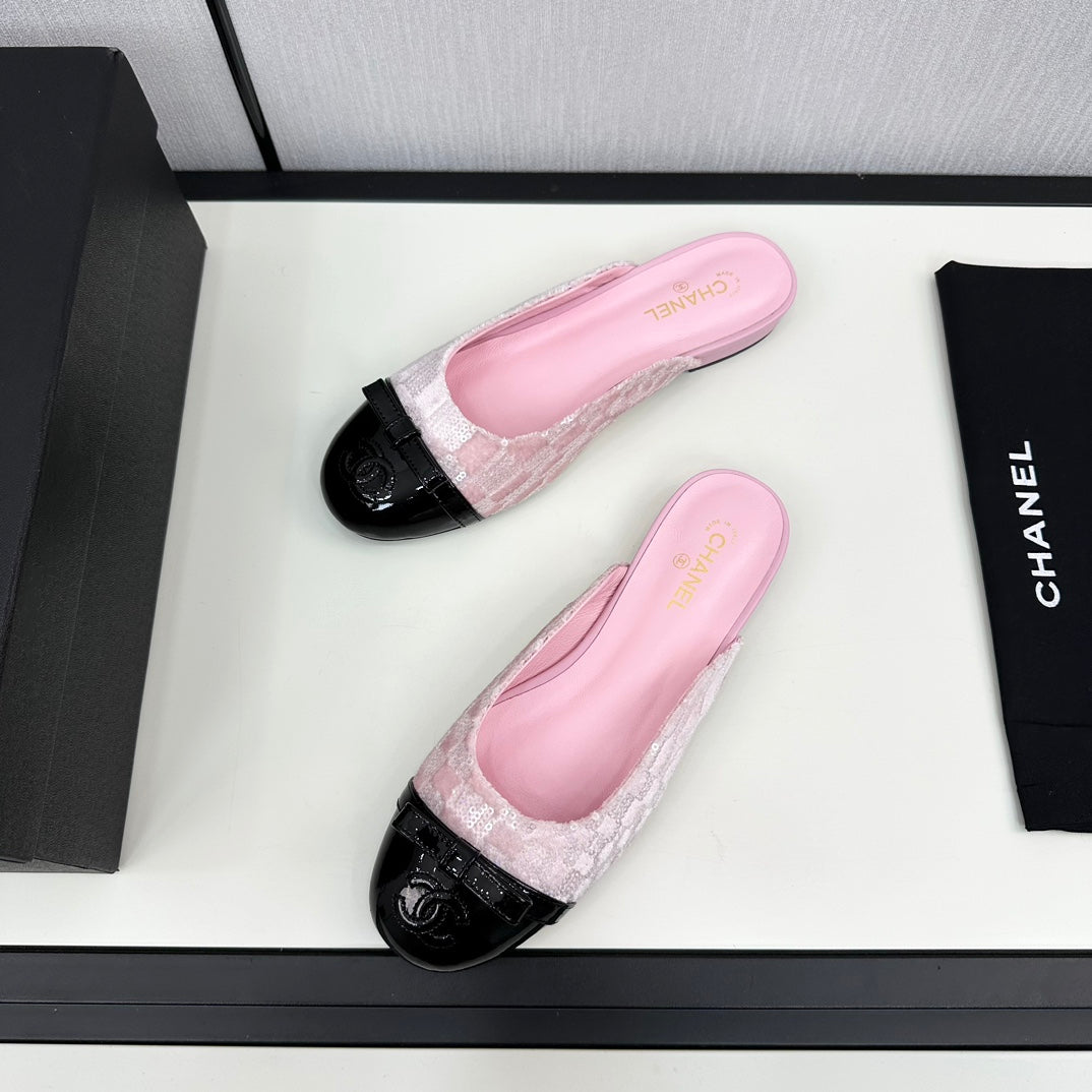 CHANEL BOW MULE IN LIGHT PINK FABRIC AND BLACK CALFSKIN