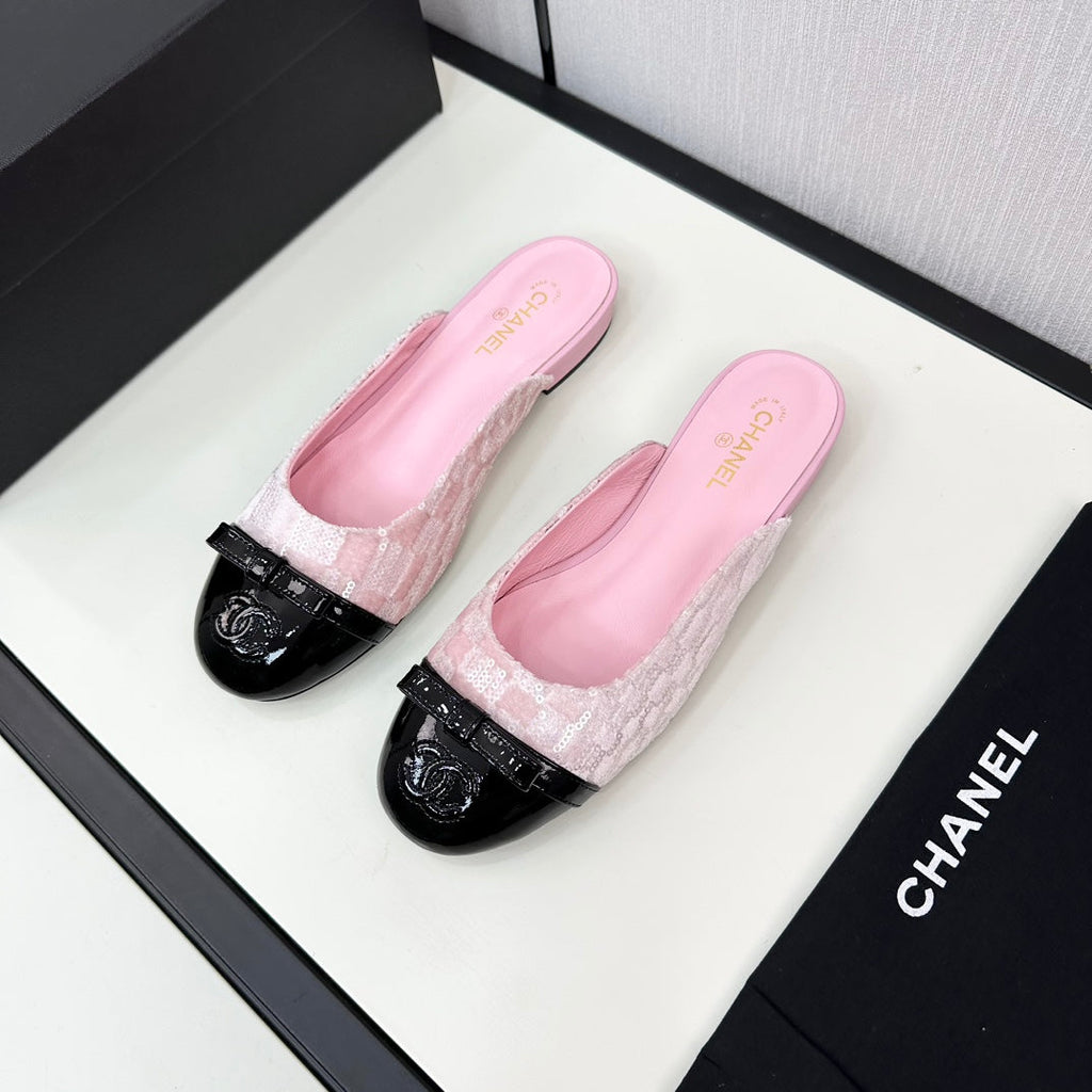 CHANEL BOW MULE IN LIGHT PINK FABRIC AND BLACK CALFSKIN