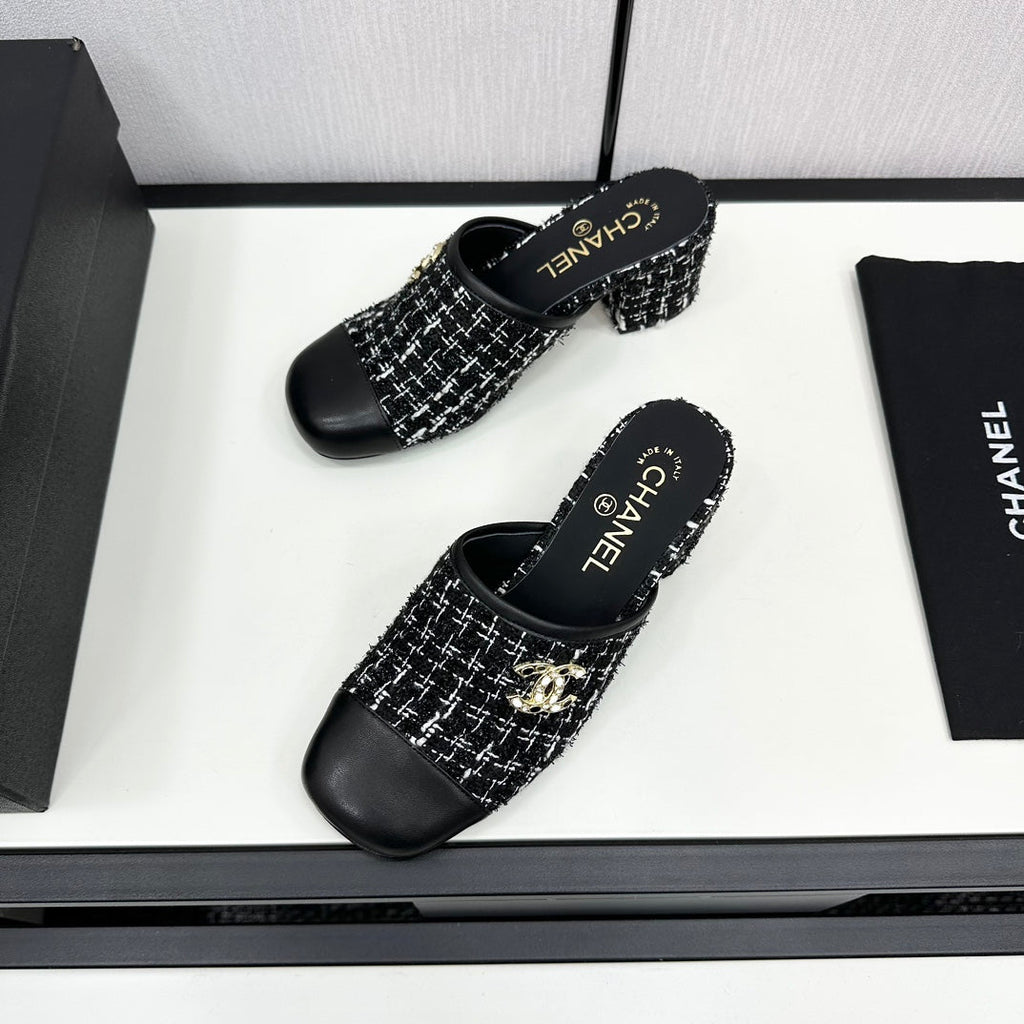 CHANEL HIGH MULE IN BLACK MIX WHITE WOOL TWEED AND CALFSKIN