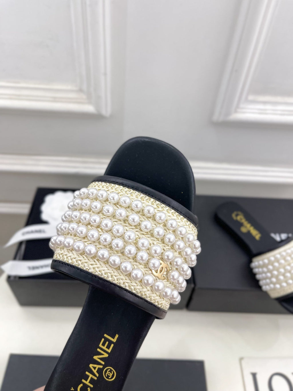 CHANEL FLAT SLIDE IN BLACK CALFSKIN WITH PEARLS