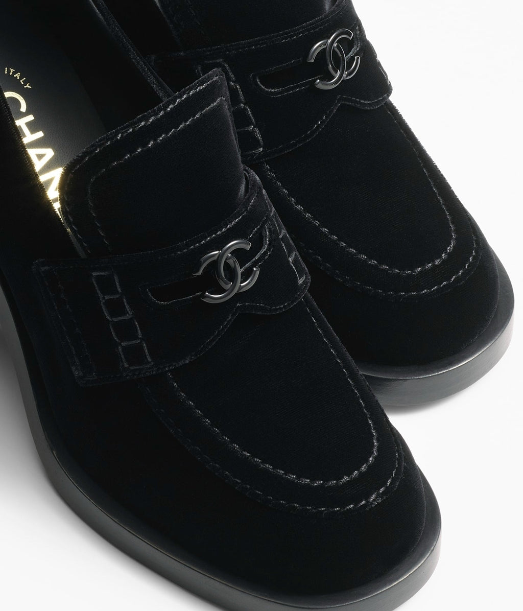 CHANEL MOASINS BLACK VELVET