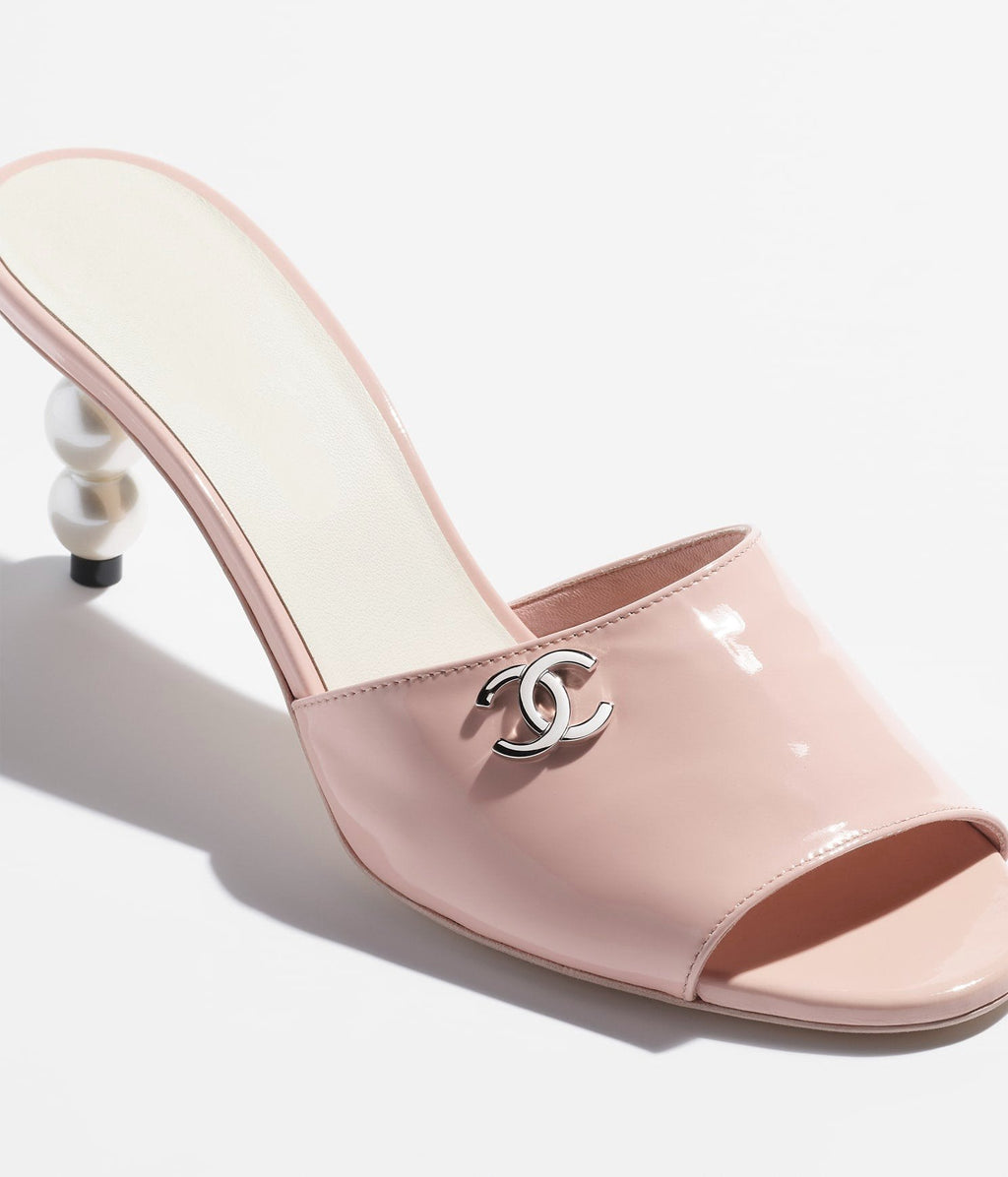 CHANEL MULES LIGHT PINK PATENT LAMBSKIN